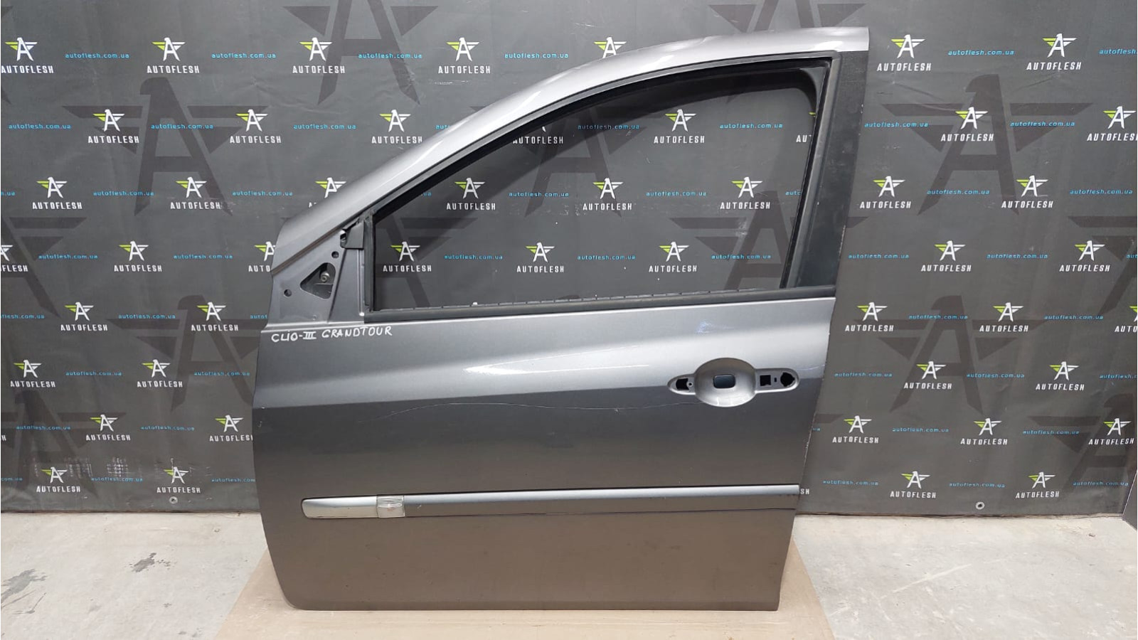 Дверь передняя левая, дверь водительская 7751479112 Renault Clio 3 бу